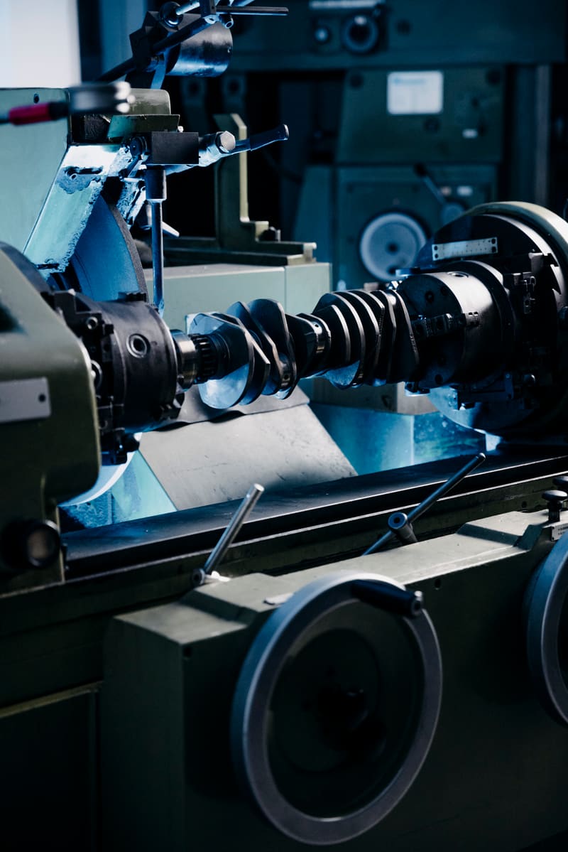 Kurbelwelle auf Präzisionsschleifmaschine